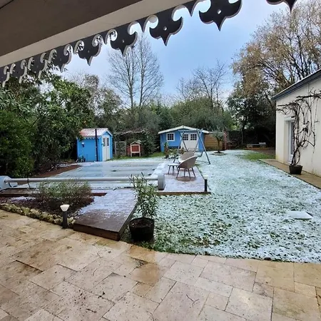 Mérig'home Bd Climatisée Dans Maison Avec Piscine Au Calme En Ville, Sdb&toilettes Privés Bed & Breakfast 3*