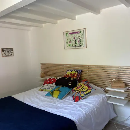 Mérig'home Bd Climatisée Dans Maison Avec Piscine Au Calme En Ville, Sdb&toilettes Privés Bed & Breakfast 3*