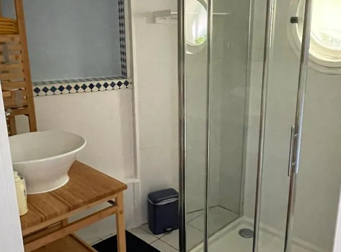 Merig'home Bd Climatisee Dans Maison Avec Piscine Au Calme En Ville, Sdb & Toilettes Prives 3*